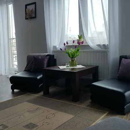 Polhouse Apartment *